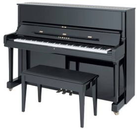 En svart piano med en bänk